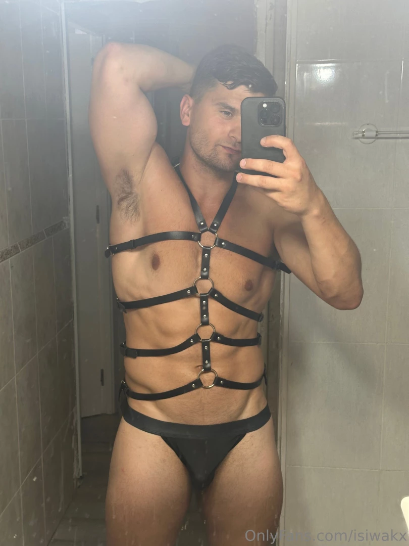 I know that not everyone likes leather but do i look sexy part 4 