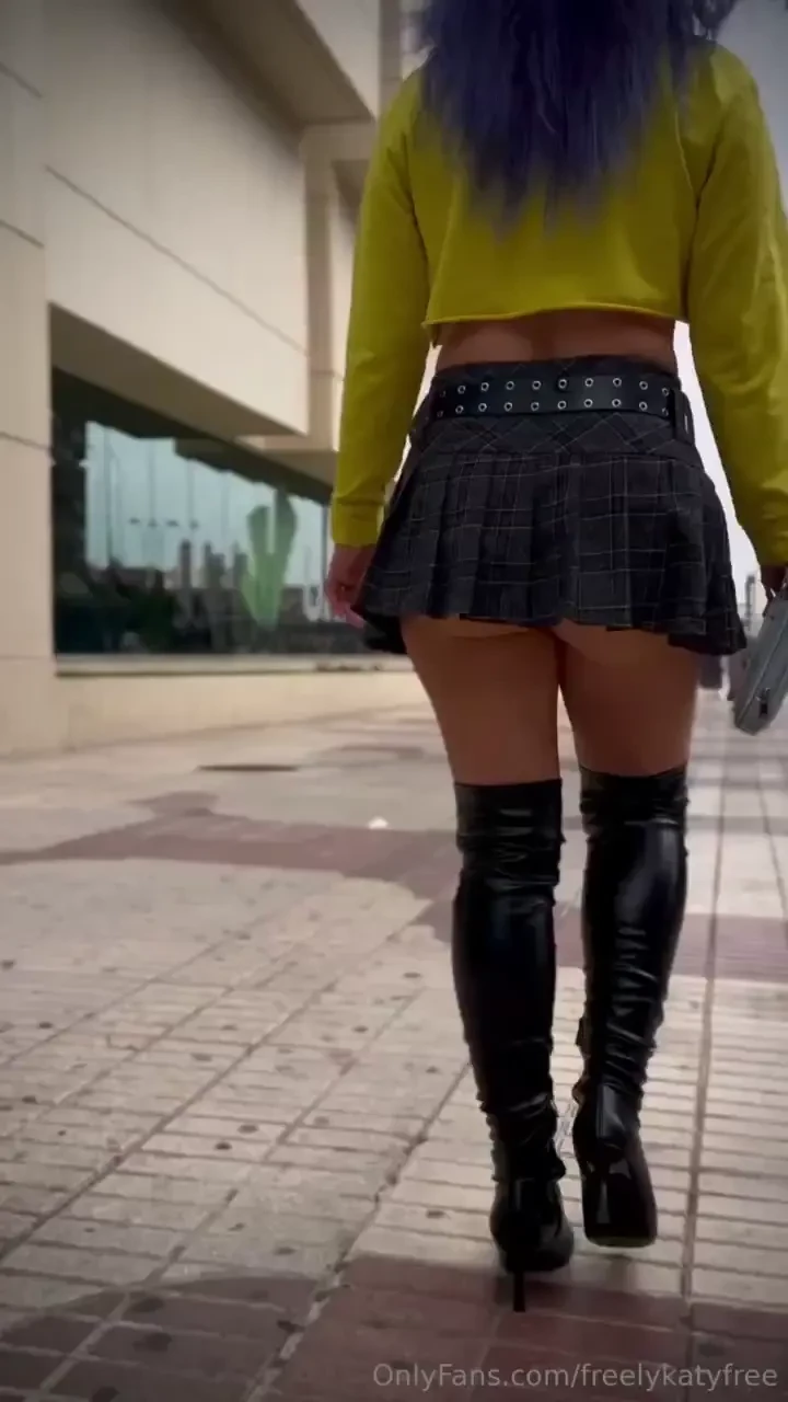 A sexy miniskirt serving underbut 