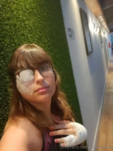 Hey everyone i had eye surgery today and my hand is broken who loves