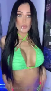 I wanna lick your lollipop