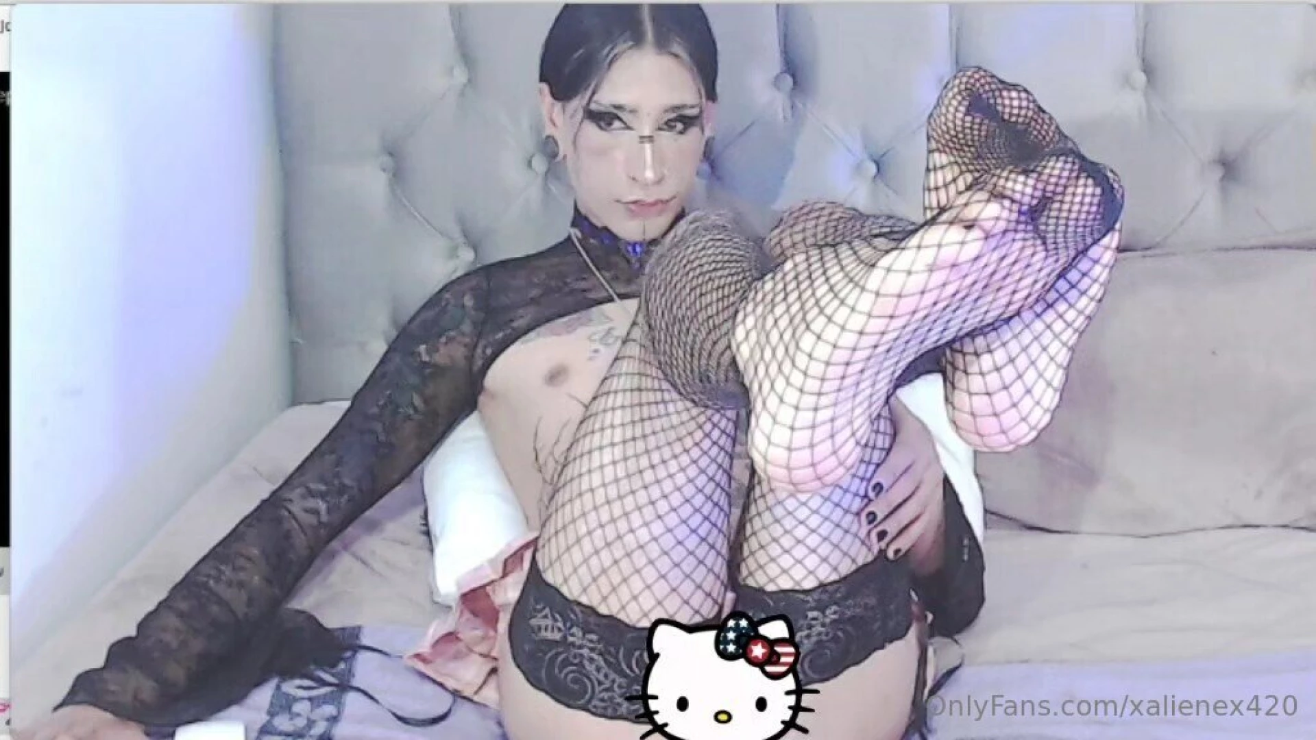 I feel very naugthy tonight do u want come to my bed n kiss me all 