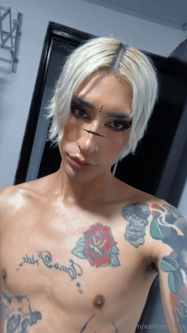 Look at me and tell me what do u see 