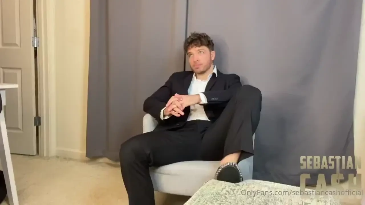 Happy fetish clip friday this week exclusive to onlyfans it s roommate 