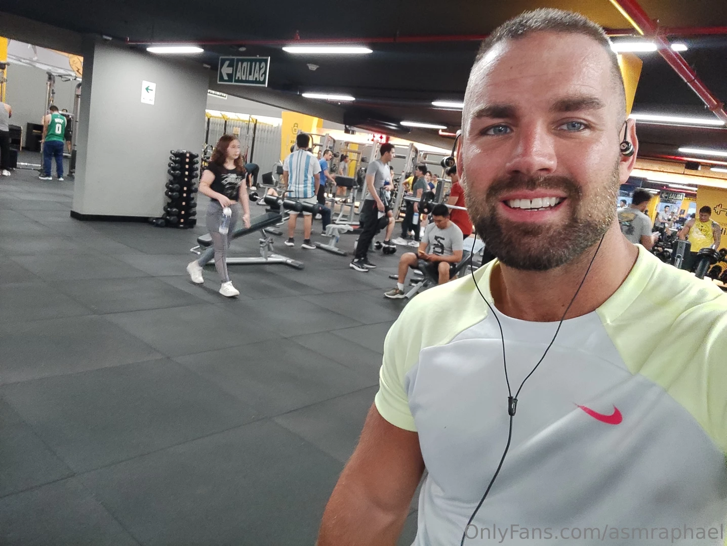 Hi my hair is growing little by little should i start making content 