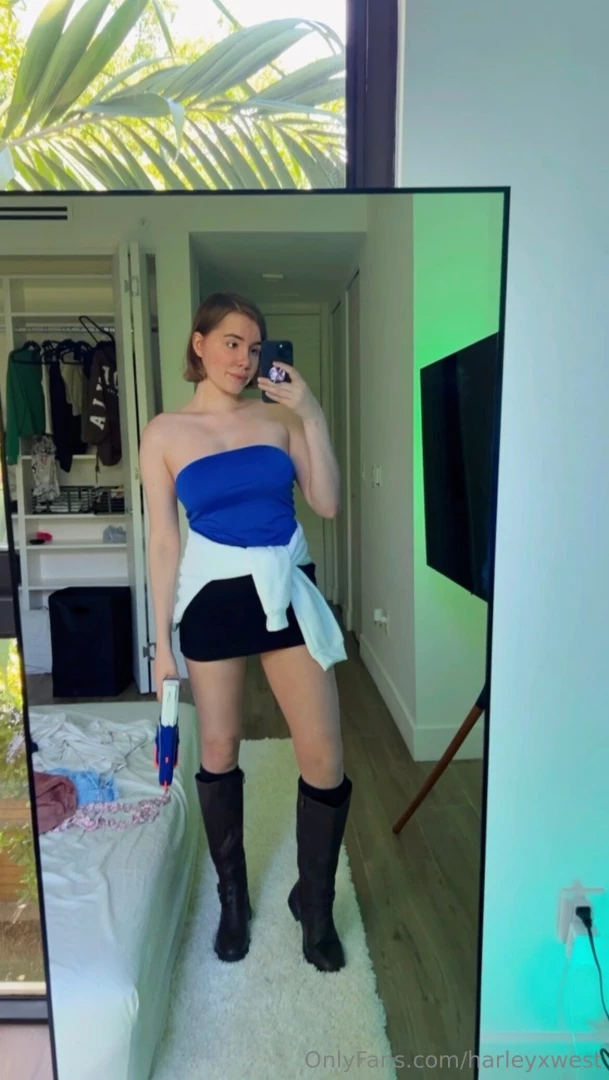 Jill valentine cosplay should i do a spicy video in it part 1 