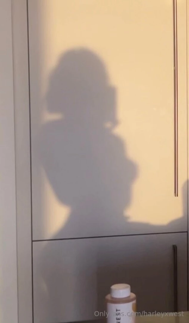 Naked shadow reflection 