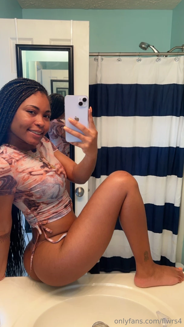 Love how i can look so many different heights in the mirror can you 