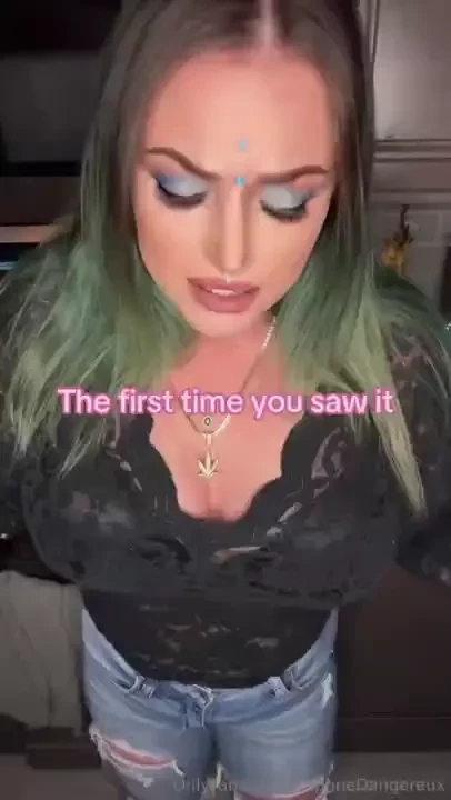 When he sends you that first dick pic and it s beautiful 