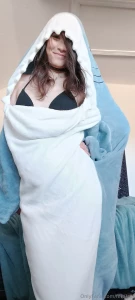 Who s coming swimming be careful though i bite