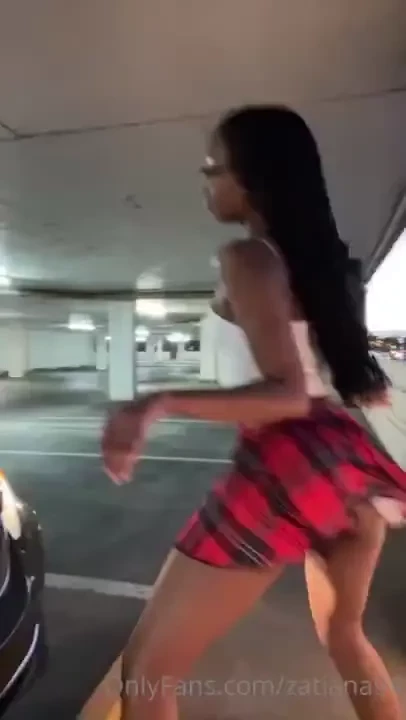 All my niggas rockin wit me bitch ain t no exposin me 