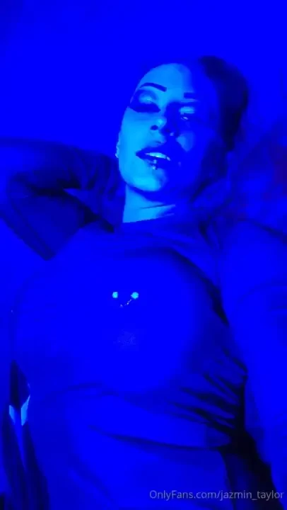 Do you like looking at me because i like looking at me 