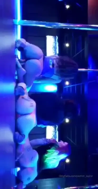 Twerk to the beat with no panties 