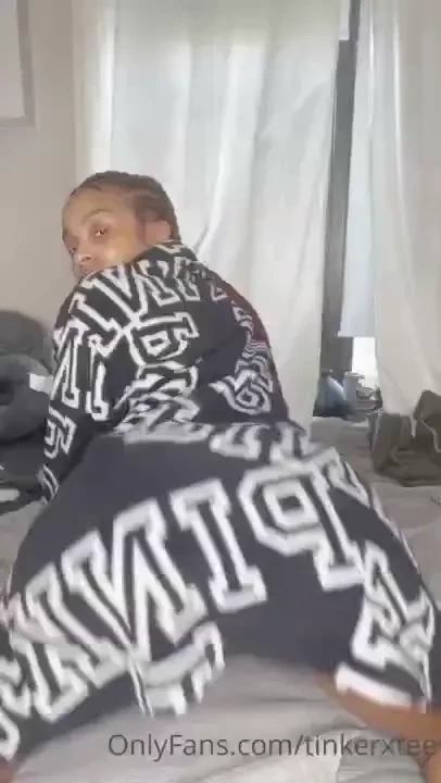 Watch me shake my pretty ass amp pussy after a steamy shower 