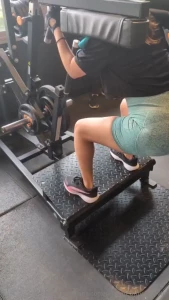 Look at that leg babyyyy even the guy recording was impressed sadly he