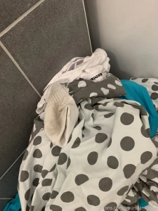 Who wants to lick my dirty socks