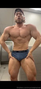 Showing off my sweaty bulge and big legs and muscle butt