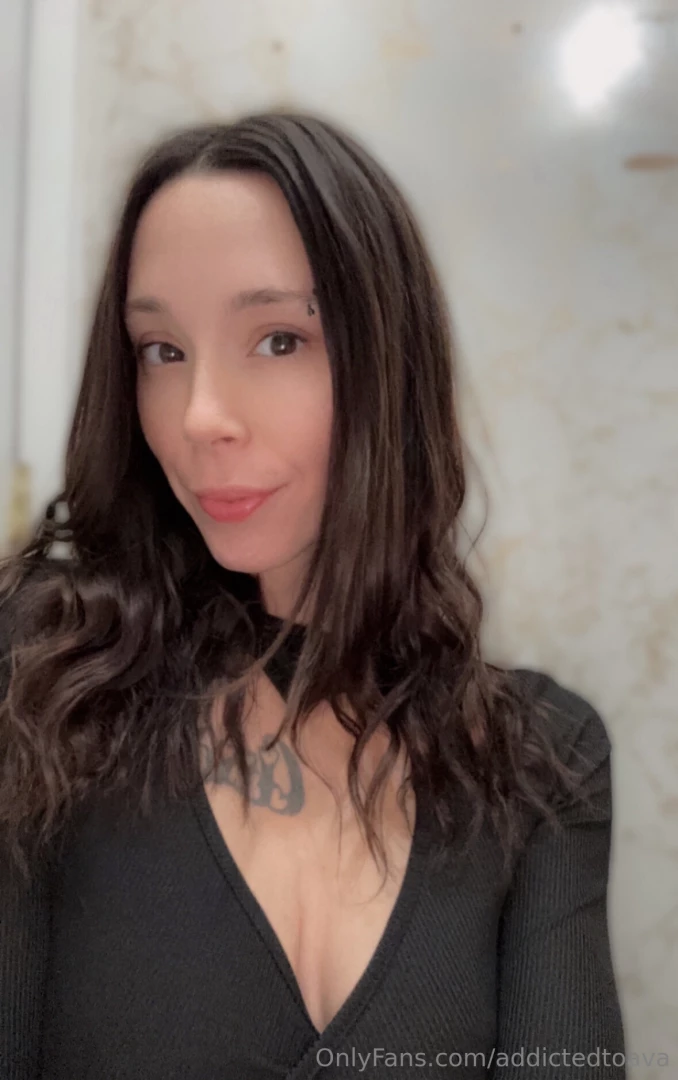 Hi i m ava don t let my innocent face fool you i m very naughty i love 