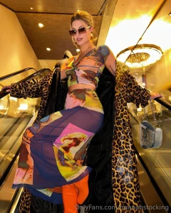 Don t look at the caption look at me instead part 1