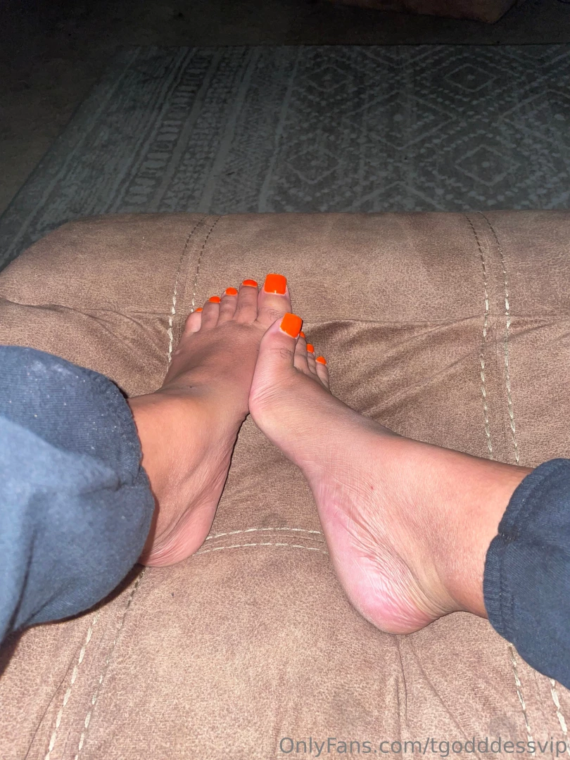I got my toes done todayyyyy aren t they so pretty 