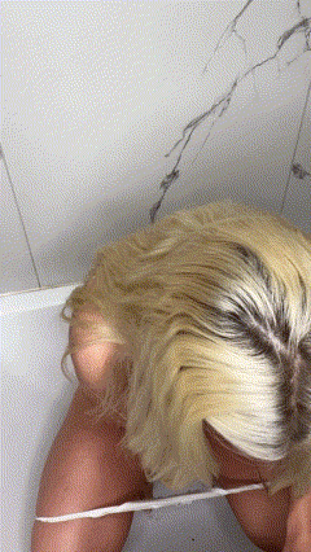 Pee video do you want to see me peet i peed in a glass guess what 