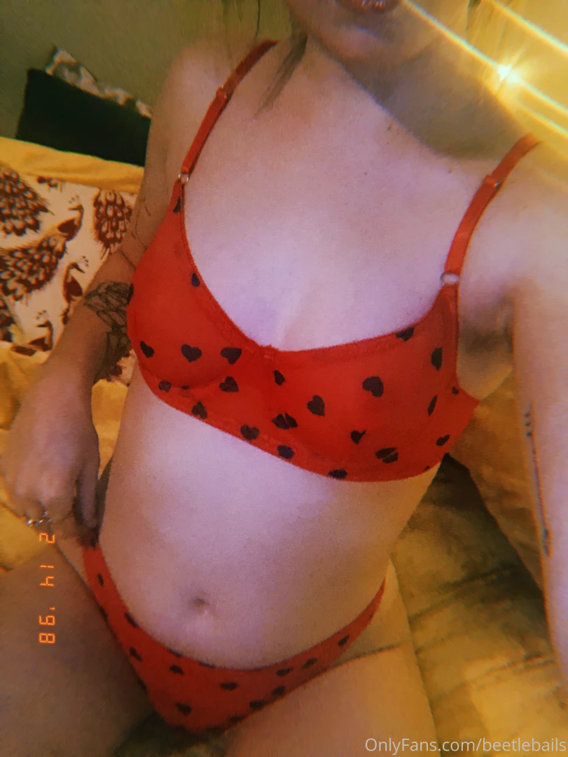 Happy valentine s day i m spending mine alone with beer amp pizza part 1 