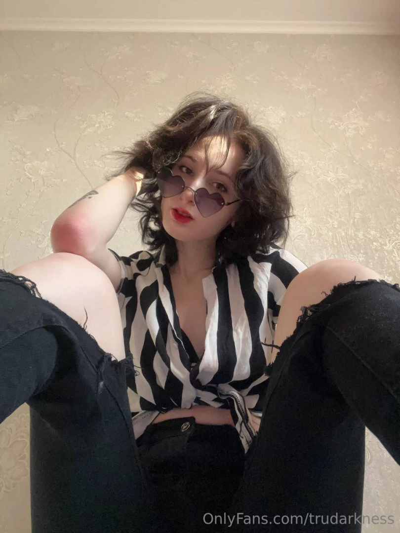 Do u remember when ripped jeans were all the rage life was so much 