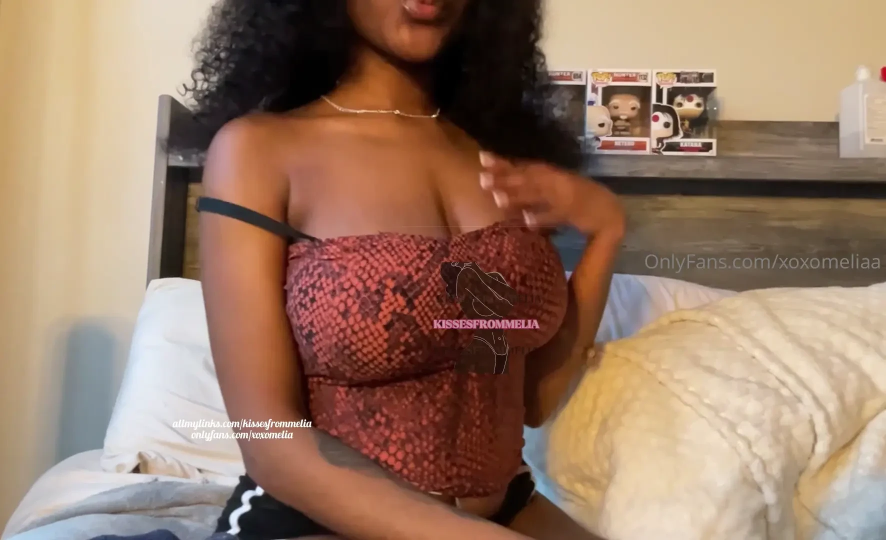 I kinda rushed making the top so those are what the loose strings are 