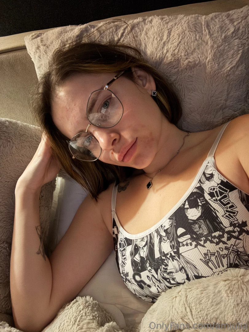 Before bed im alws scrollin bt dont even try lyin to me ur totally 