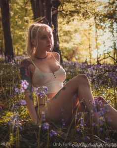 I m doing a throw back to one of my hottest spring themed self shot