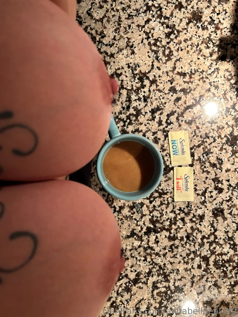 Happy birthday boobies send me your cock pic in the dm with a tip 