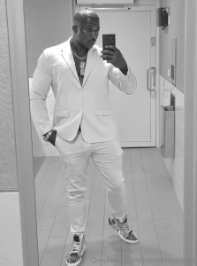 Cleaning up nice with these red bottoms on in paradise justinthemodel