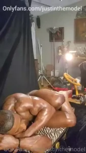 So who s loves a sexy chocolate nude model here s you justinthemodel part 4