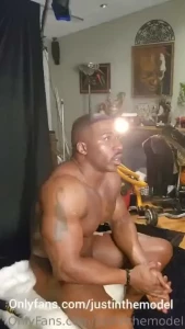 So who s loves a sexy chocolate nude model here s you justinthemodel