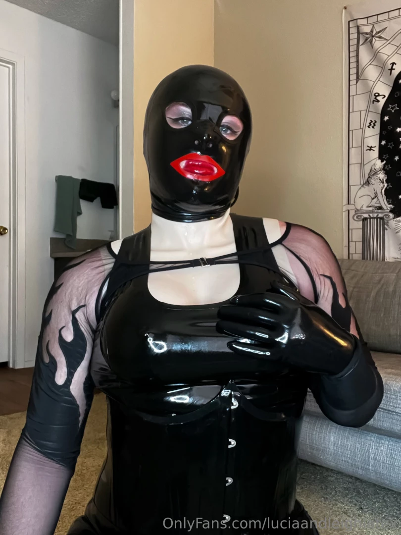 Good morning toy did you sleep well is your cage fitting properly part 1 