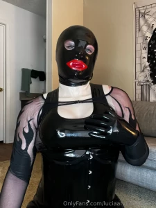 Good morning toy did you sleep well is your cage fitting properly part 1