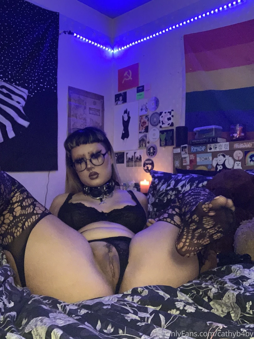 Just want a little sissy slave i can drain 