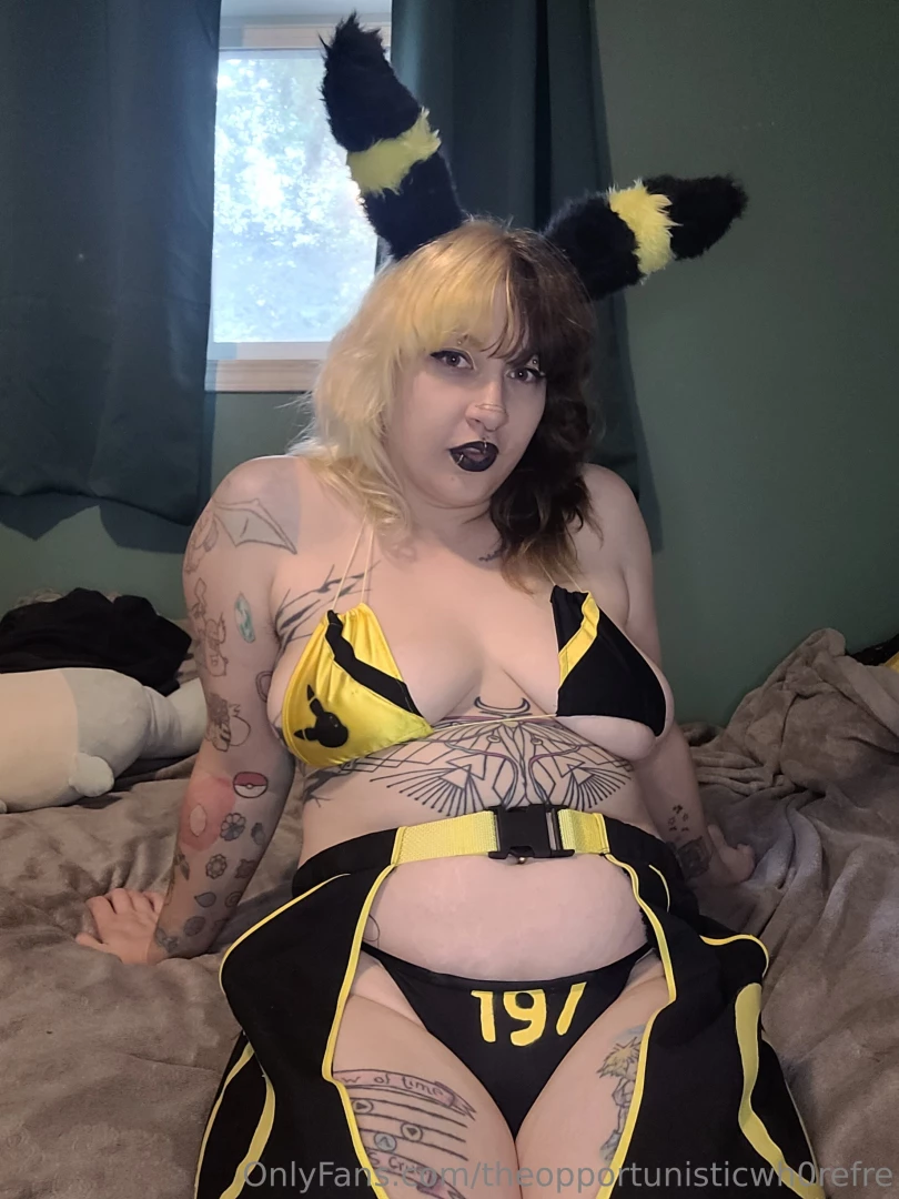 I look so hot in my umbreon cosplay part 3 