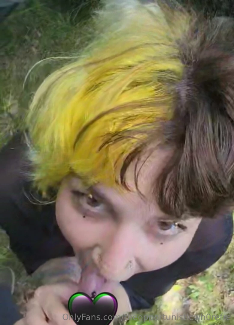 Wanna watch me suck my partner off head on over to my vip now 