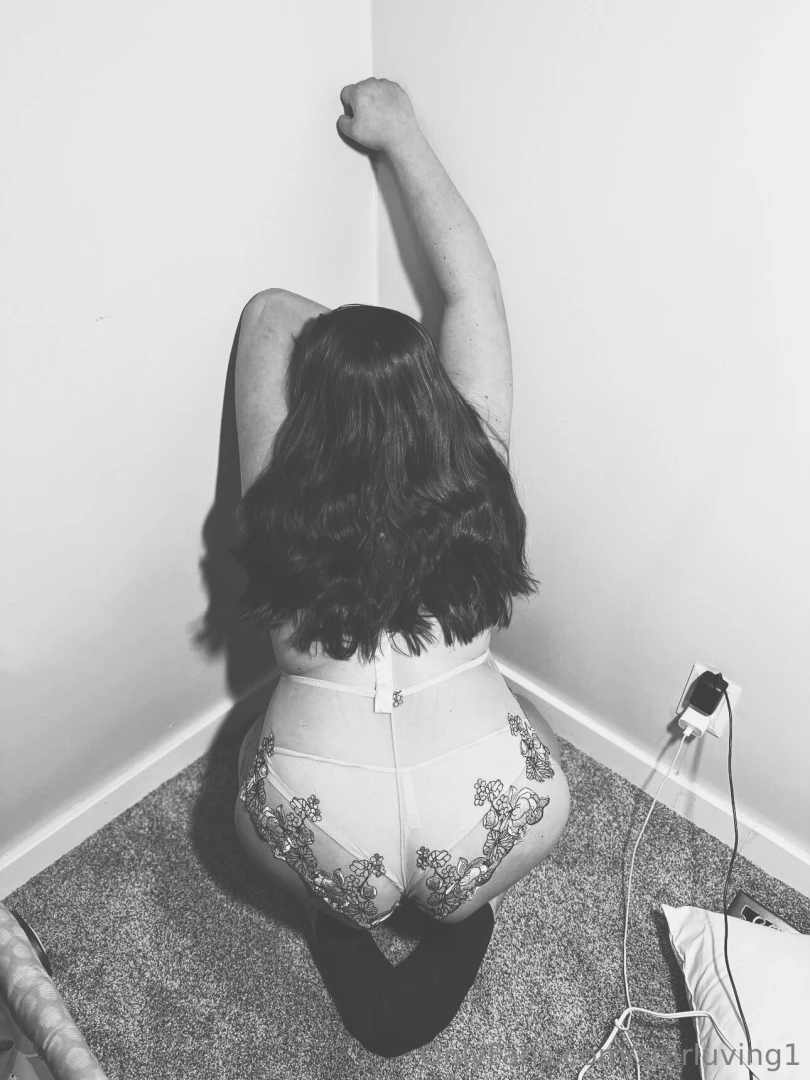 Oh my god look how hot she is go check out her page thickii_vickii 