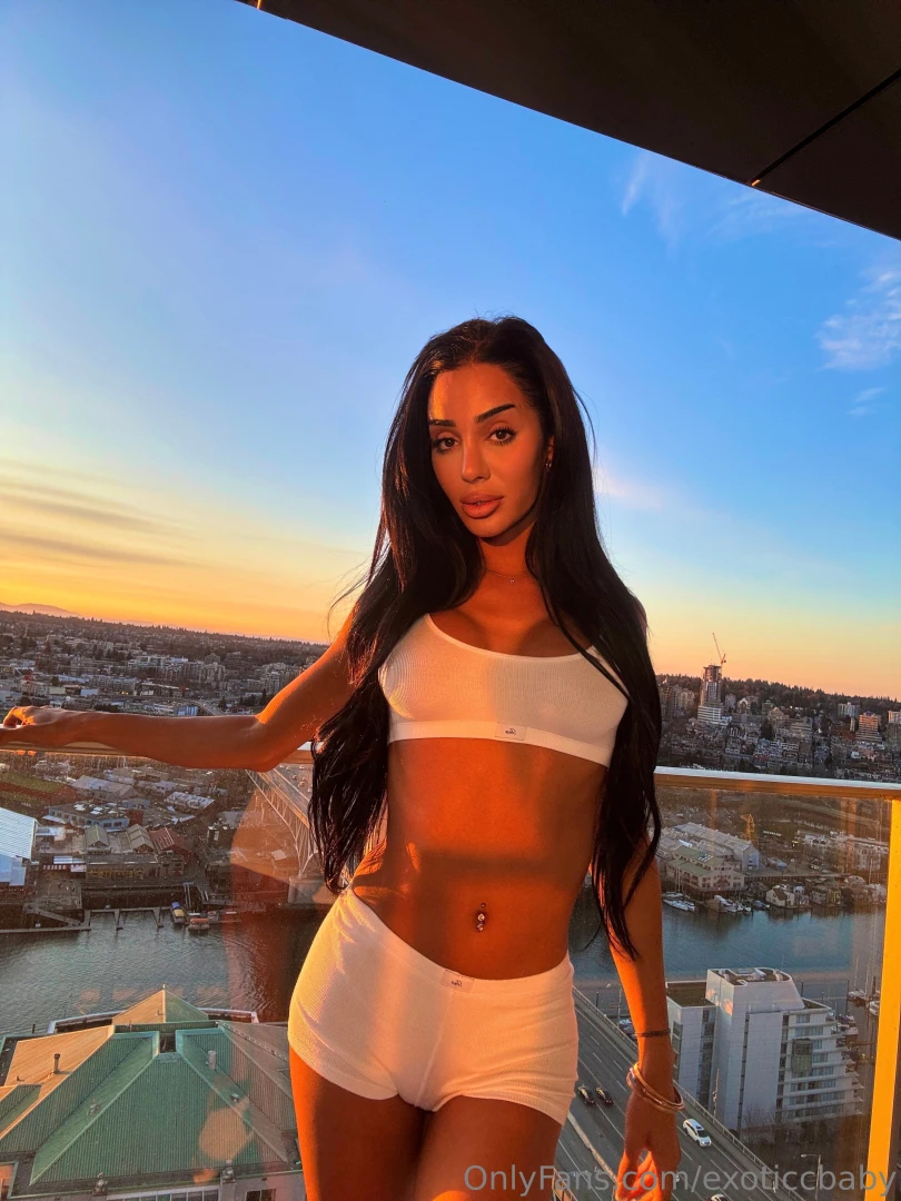 You feeling naughty my dms are waiting for you 