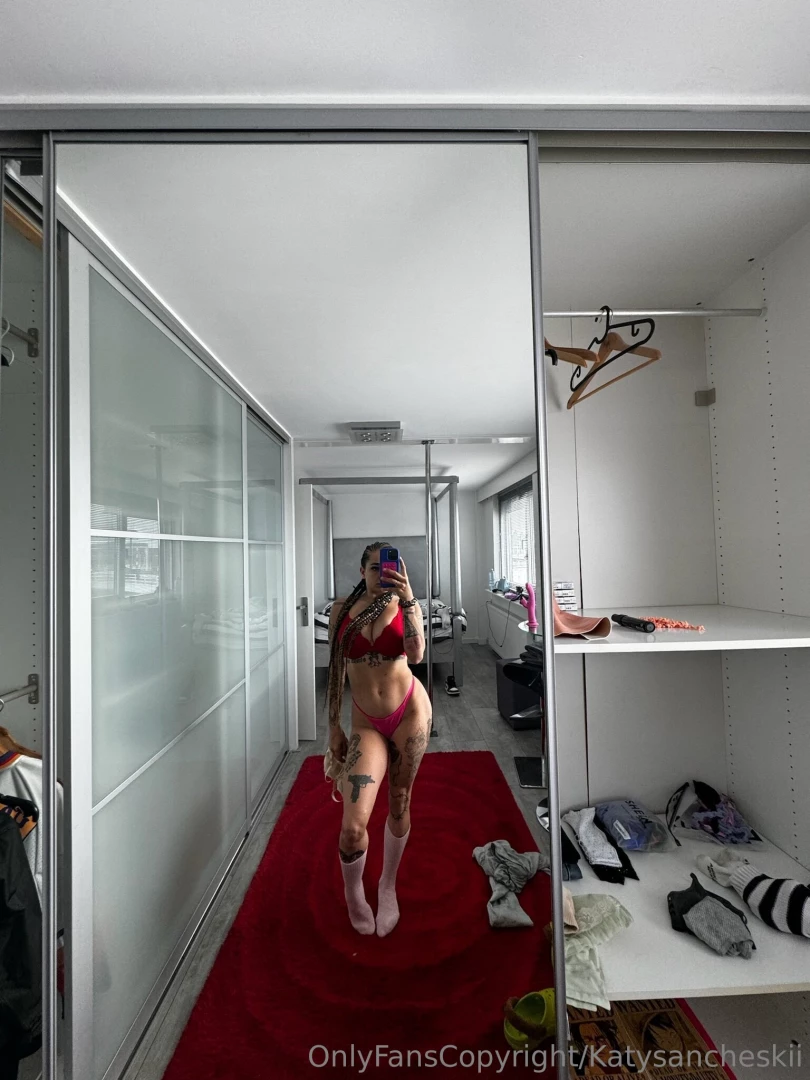 Me tirarias de las trenzas hay una sorpresita rosa en la foto jejeje 