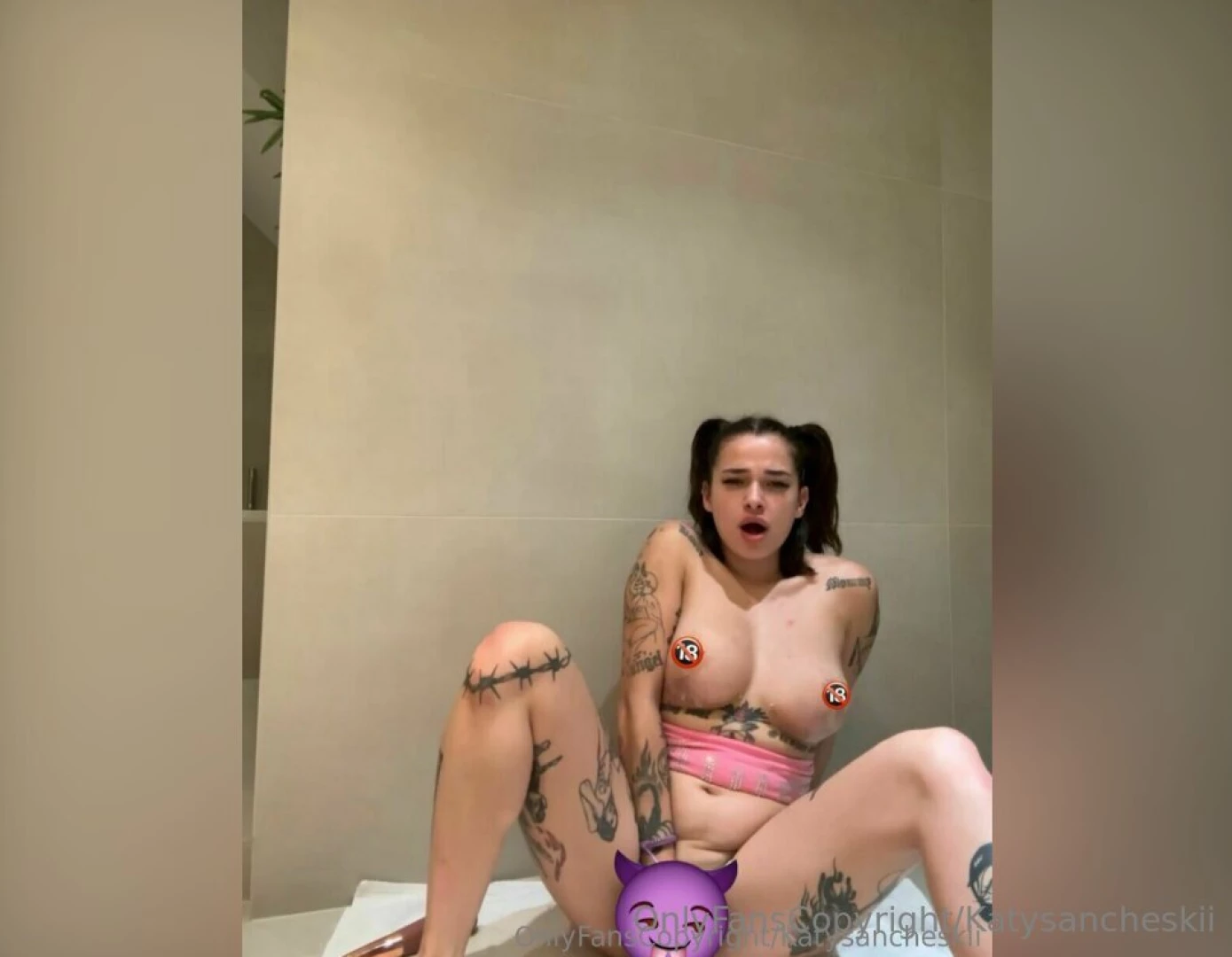 Pppfffff soy una autentica guarra bby he usado 3 vibradores para poder 