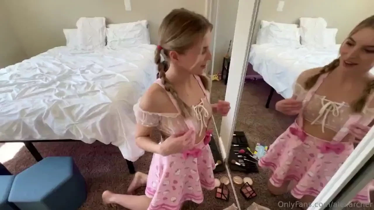 Ava was getting ready to go see a friend for lunch and her outfit was 