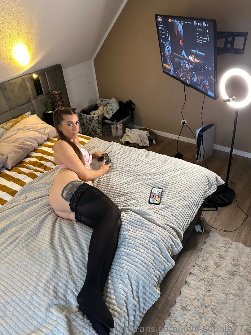 Who of you plays bo6 anyone wants to play in 12 hours i ll write my ps part 1 