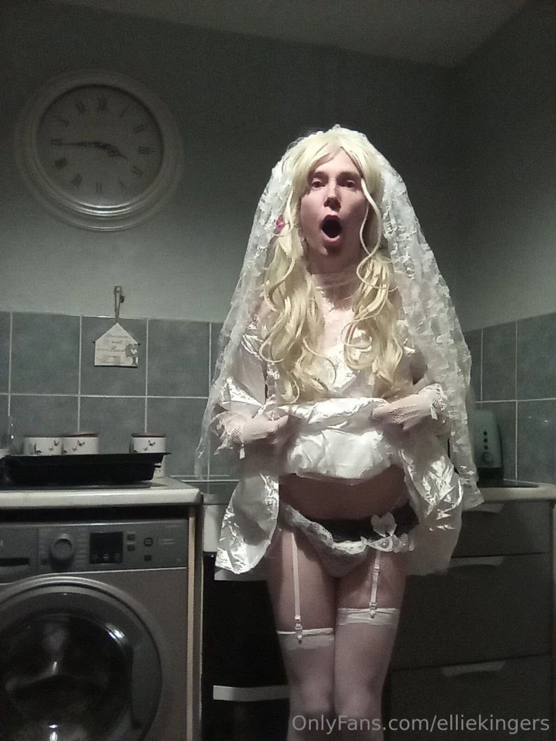Filmed a custom earlier and here the stills from it always dreamed of part 1 