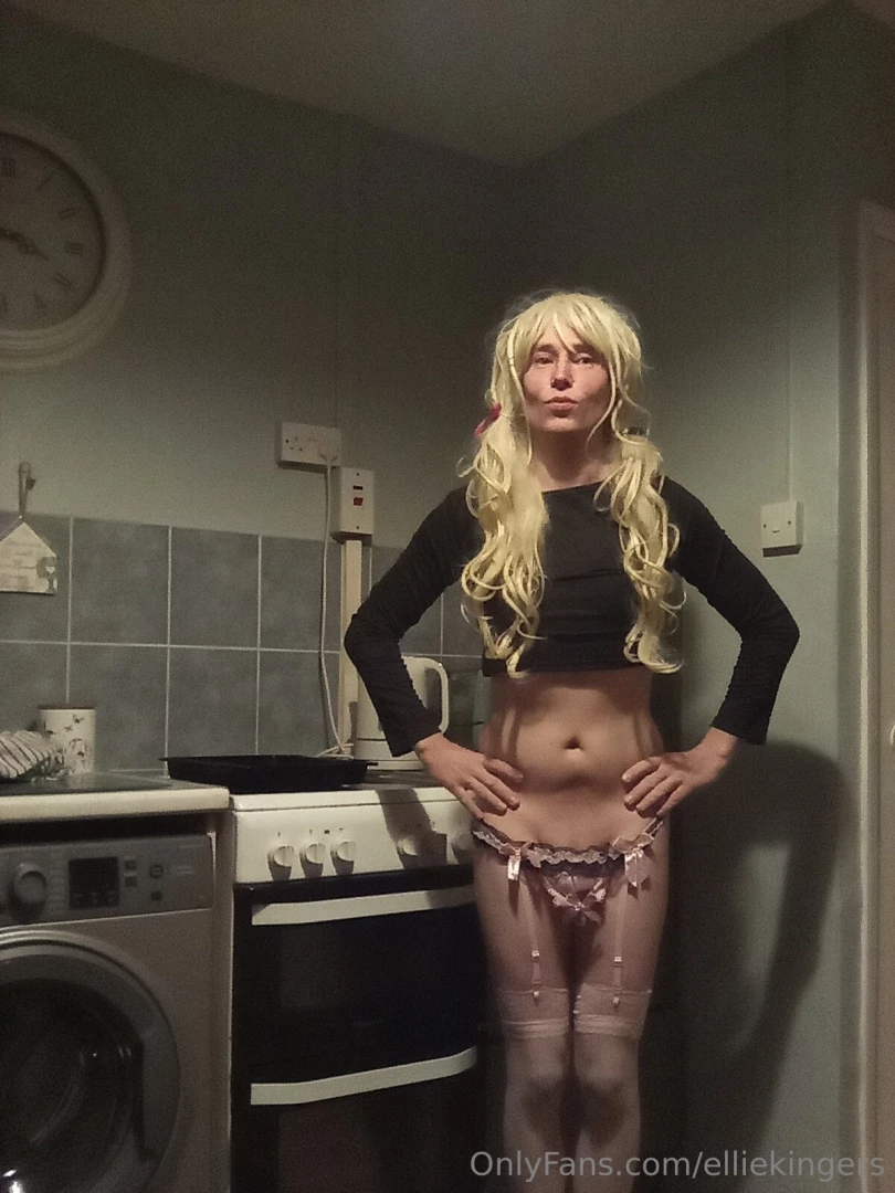 I am a crossdressing sissy femboy 