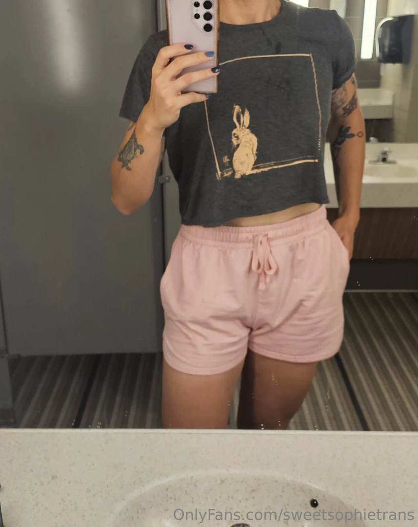 Do you like my new gym outfit trying to embrace my femininity 