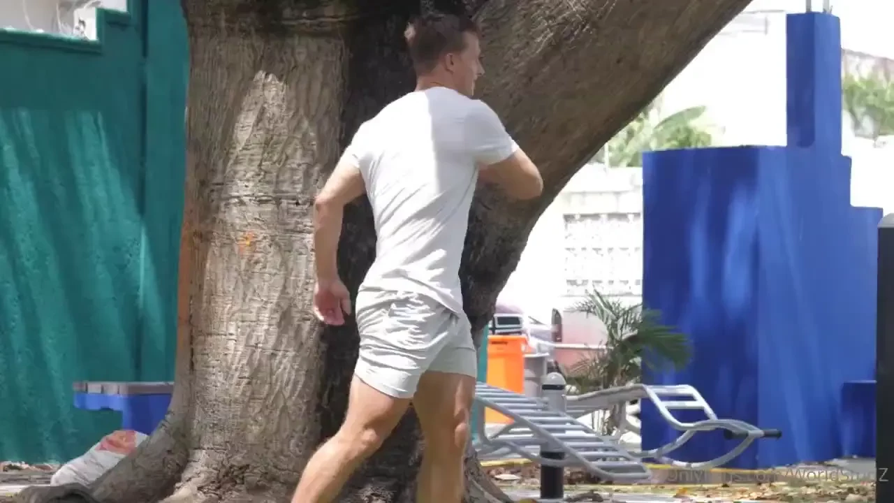 Married crossfitter alex sexualexer is stretching before filming alex 