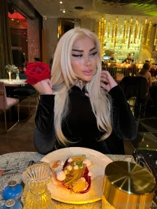 5000 and i will be back blonde if more i do a speeecial collaboration