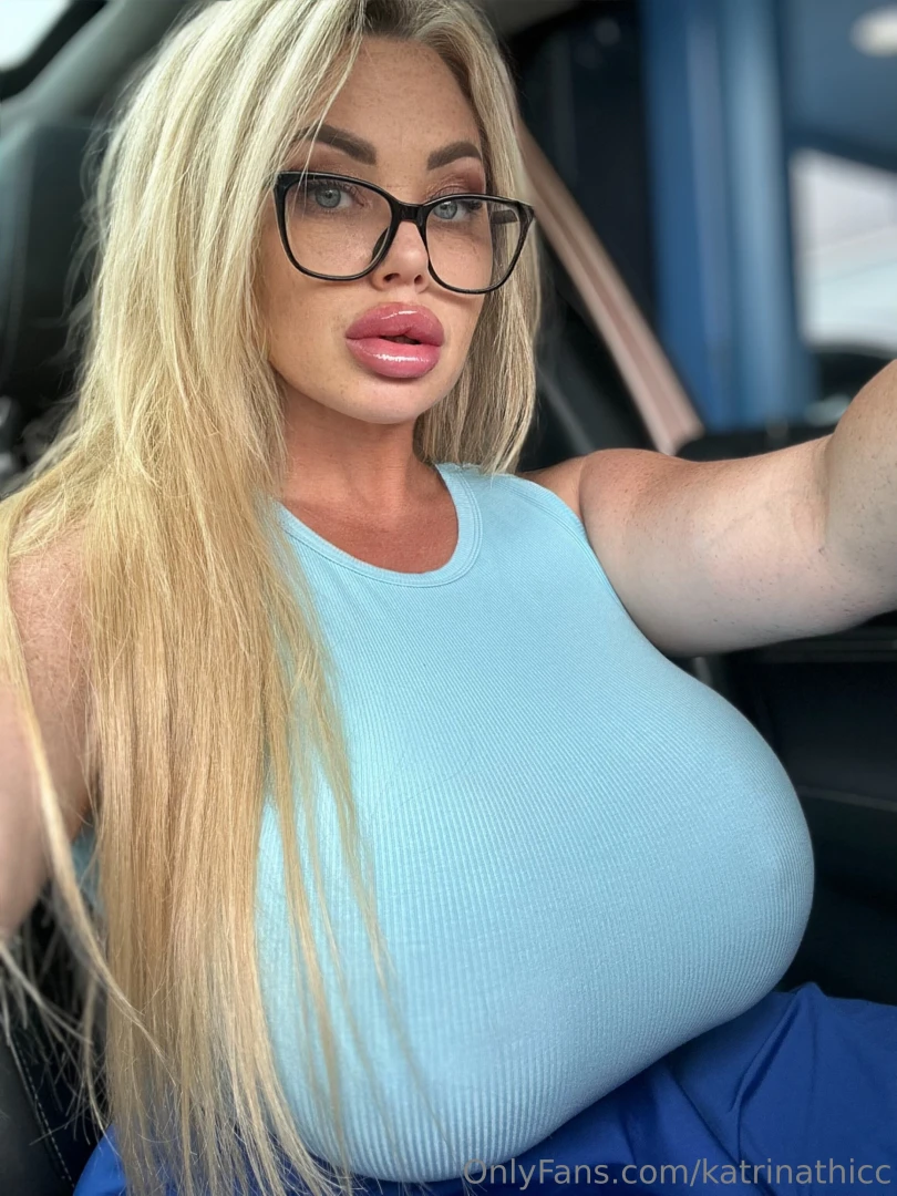I wanna feel that fat head tapping on my fat lips 